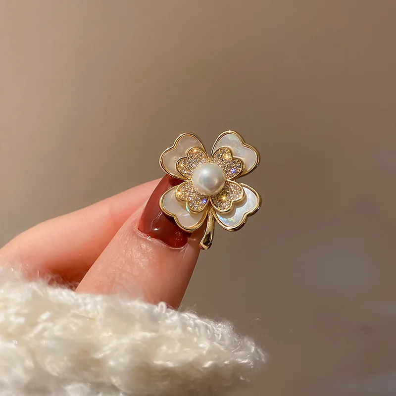 

fashion elegent flower brooch pin for women