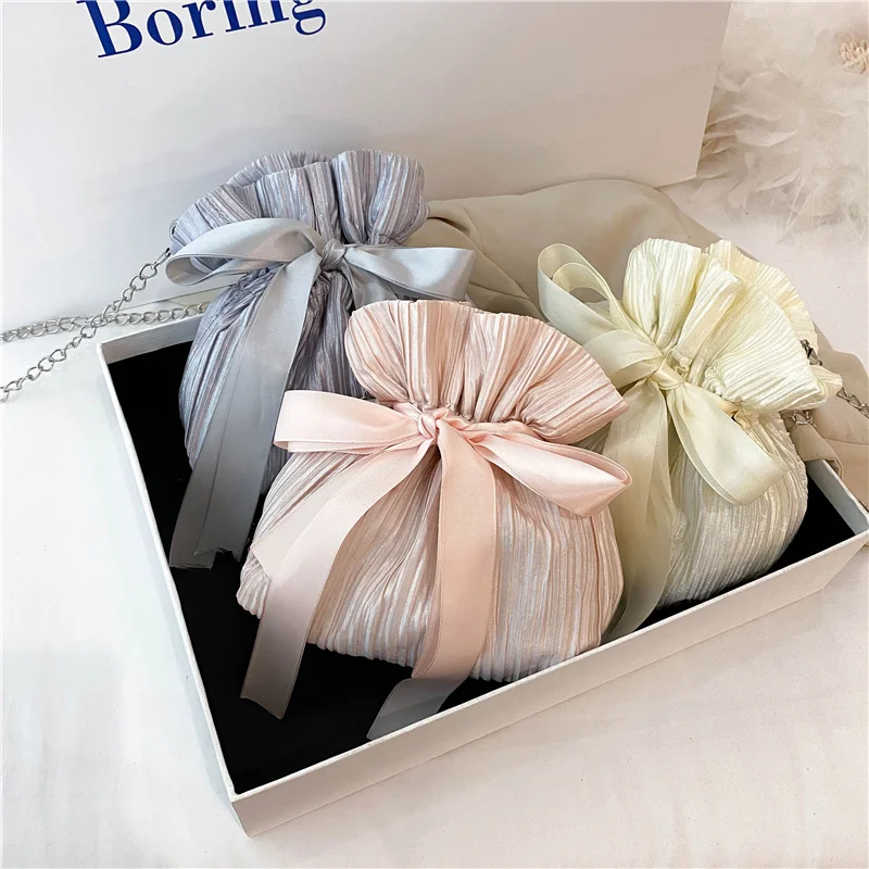 

2020 online cheap ladies hang bag custom chain women's handbags with silk scarves for women