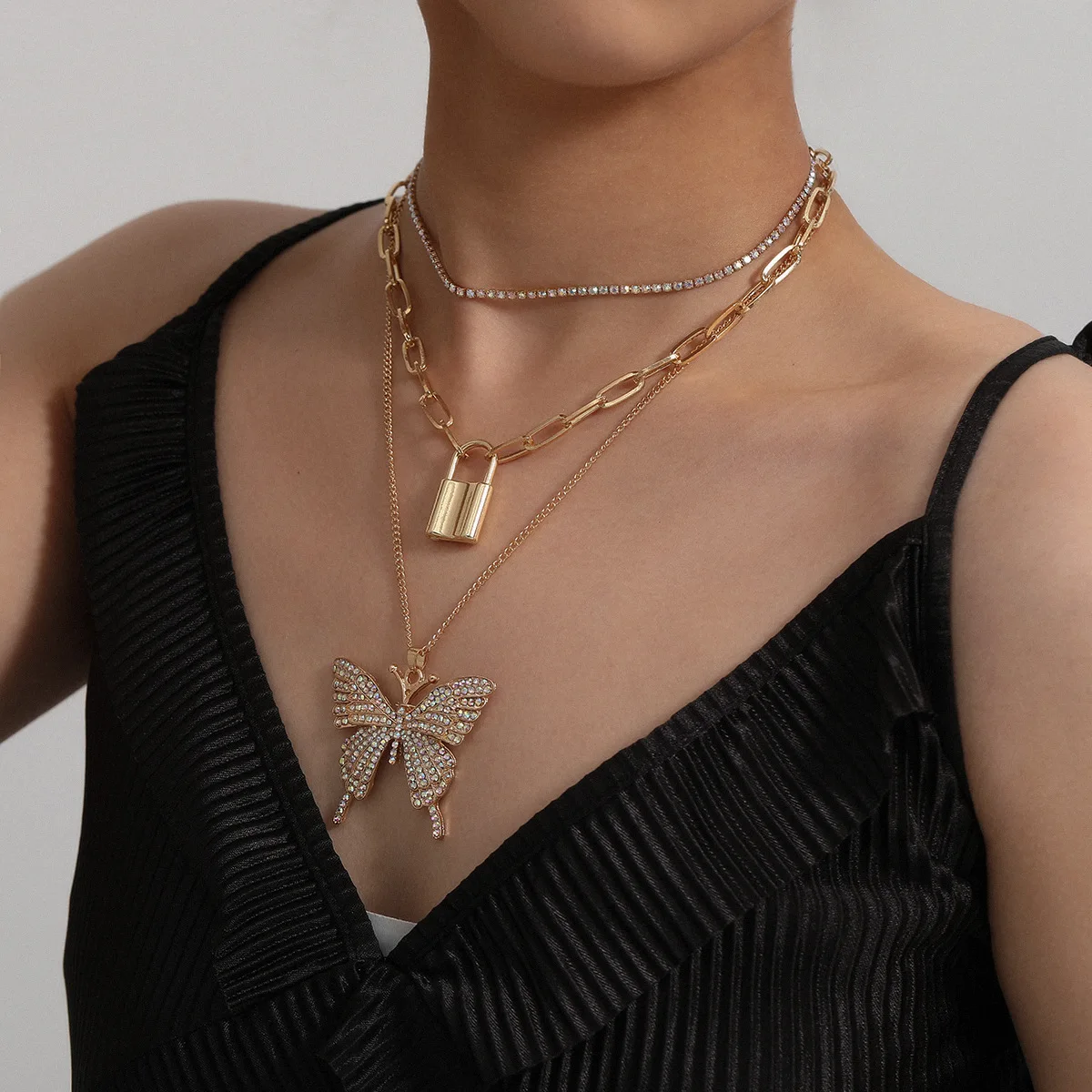 

Retro geometric lock simple chain collar ornaments butterfly