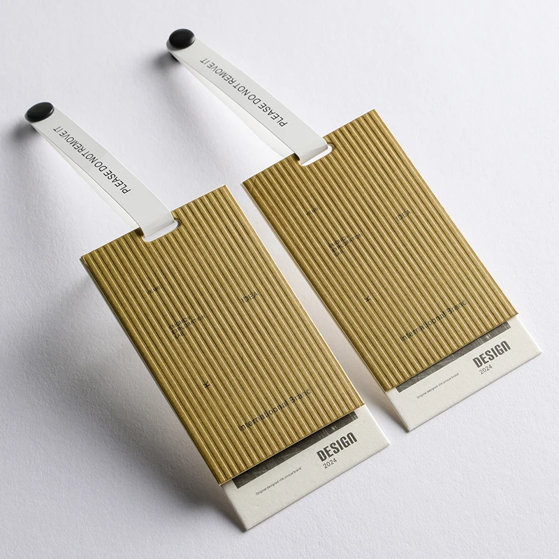 OEM/ODM Fashion Trends 3D Relief Logo Kraft Paper PVC Gold Stamping Wearable Hand Tag Shirt Tags Cloth Tag