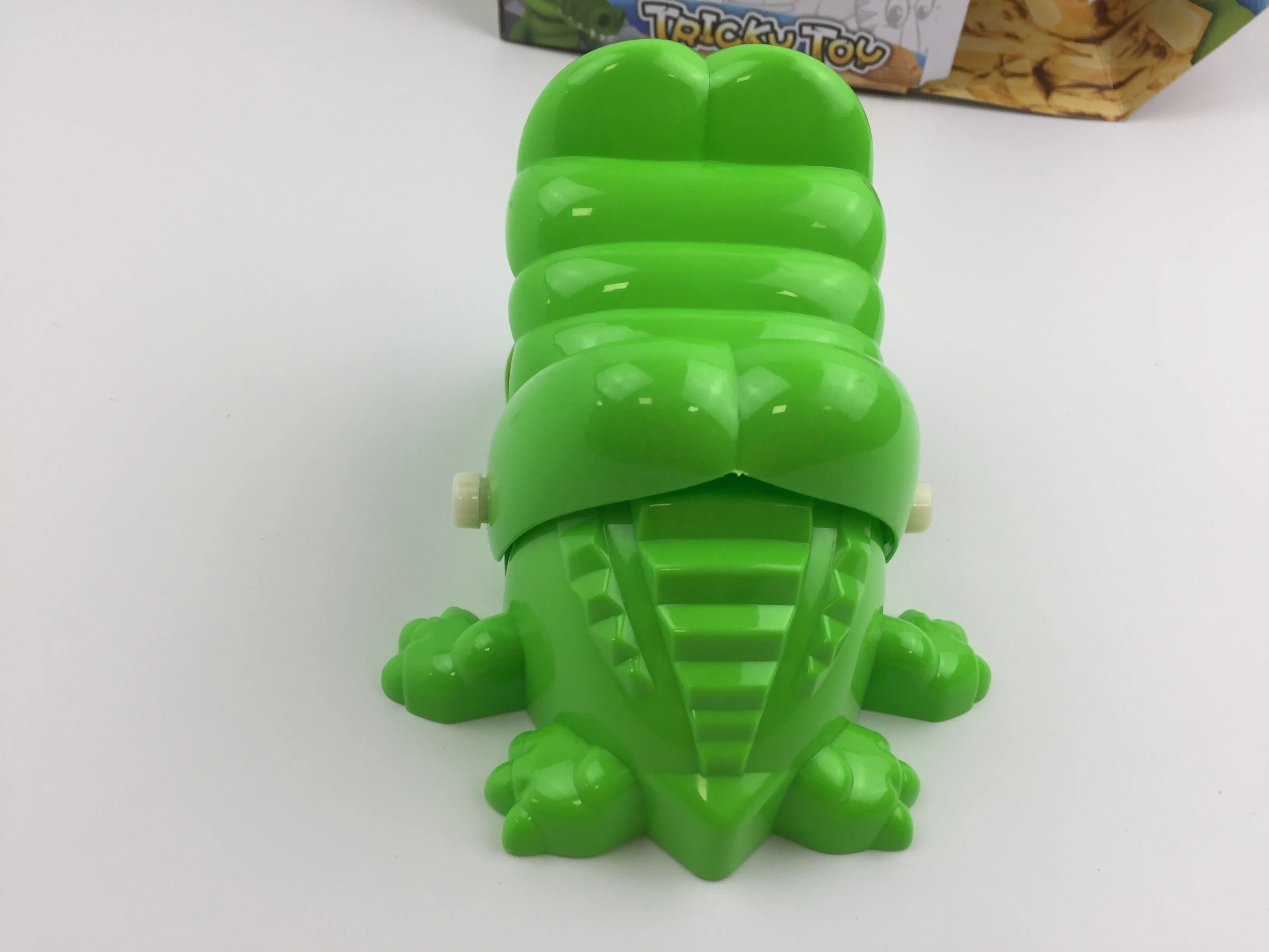 
Classic Snappy Crocodile Bite Toy Dentist Game Catch Me Flashing Eyes Evil Laugh Toy for Kids 