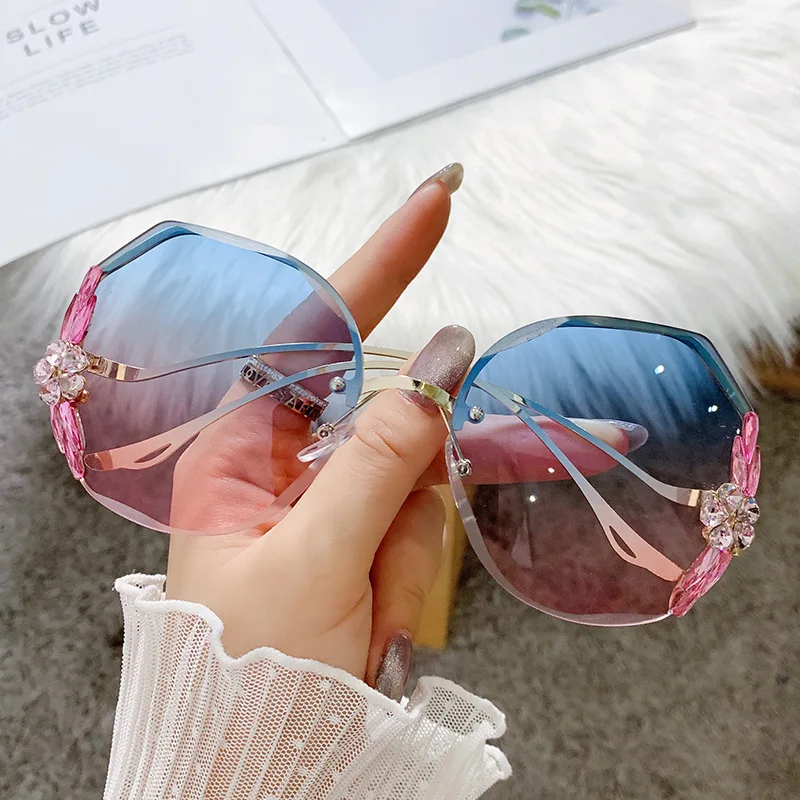 

Anti UV Sun Glasses Lunette De Soleil 2022 Fashion Female Shades Crystal Luxury Rhinestone Sunglasses