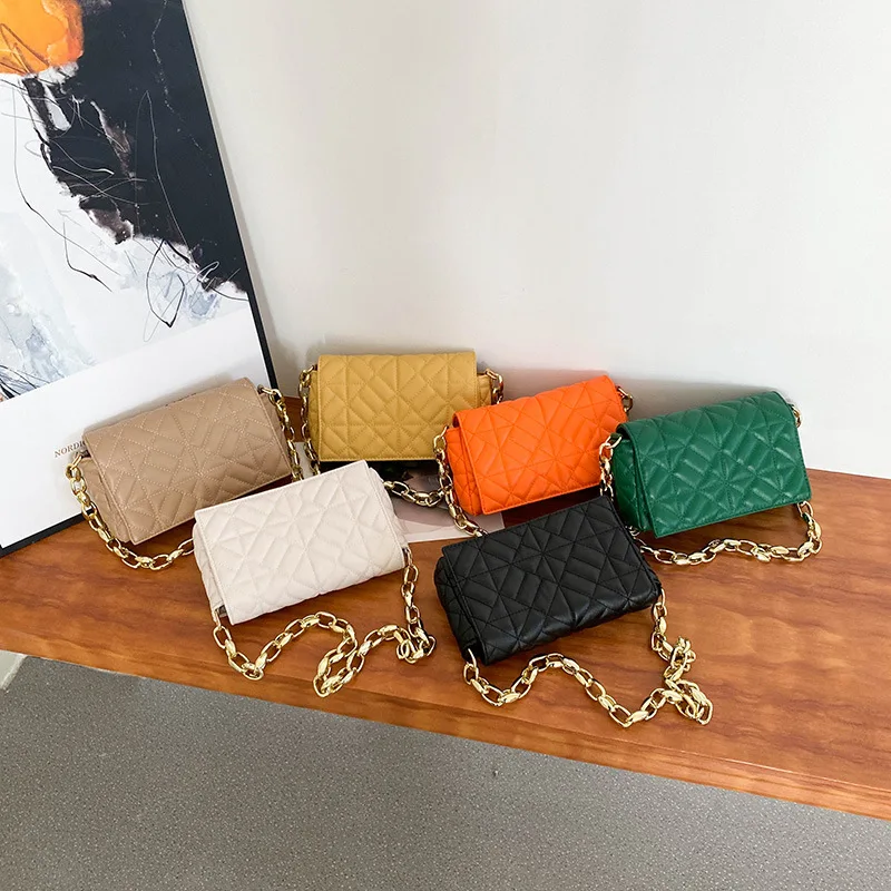 

2022 Summer Fashion Novelty Women Woven Leather Handbag Ladies Hand Bags Metal Purse Chain Pillow Handbag For Women, Yellow, khaki, green, black, orange, beige