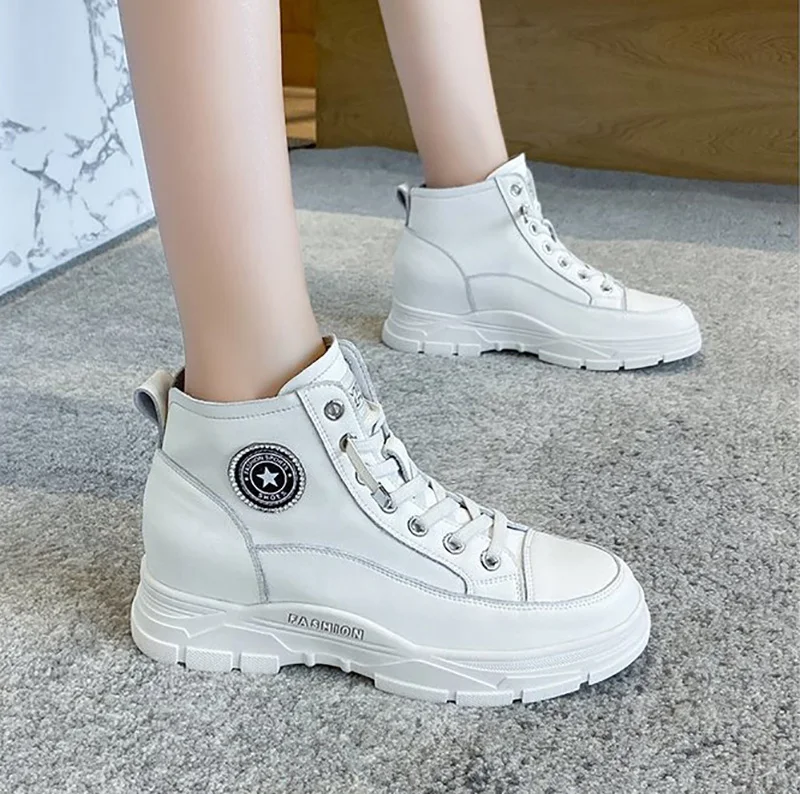 

Women Casual Shoes 2021 Four Season Fashionable PU Rubble Round Toe Platform Ankle Short Boots, Picture shown