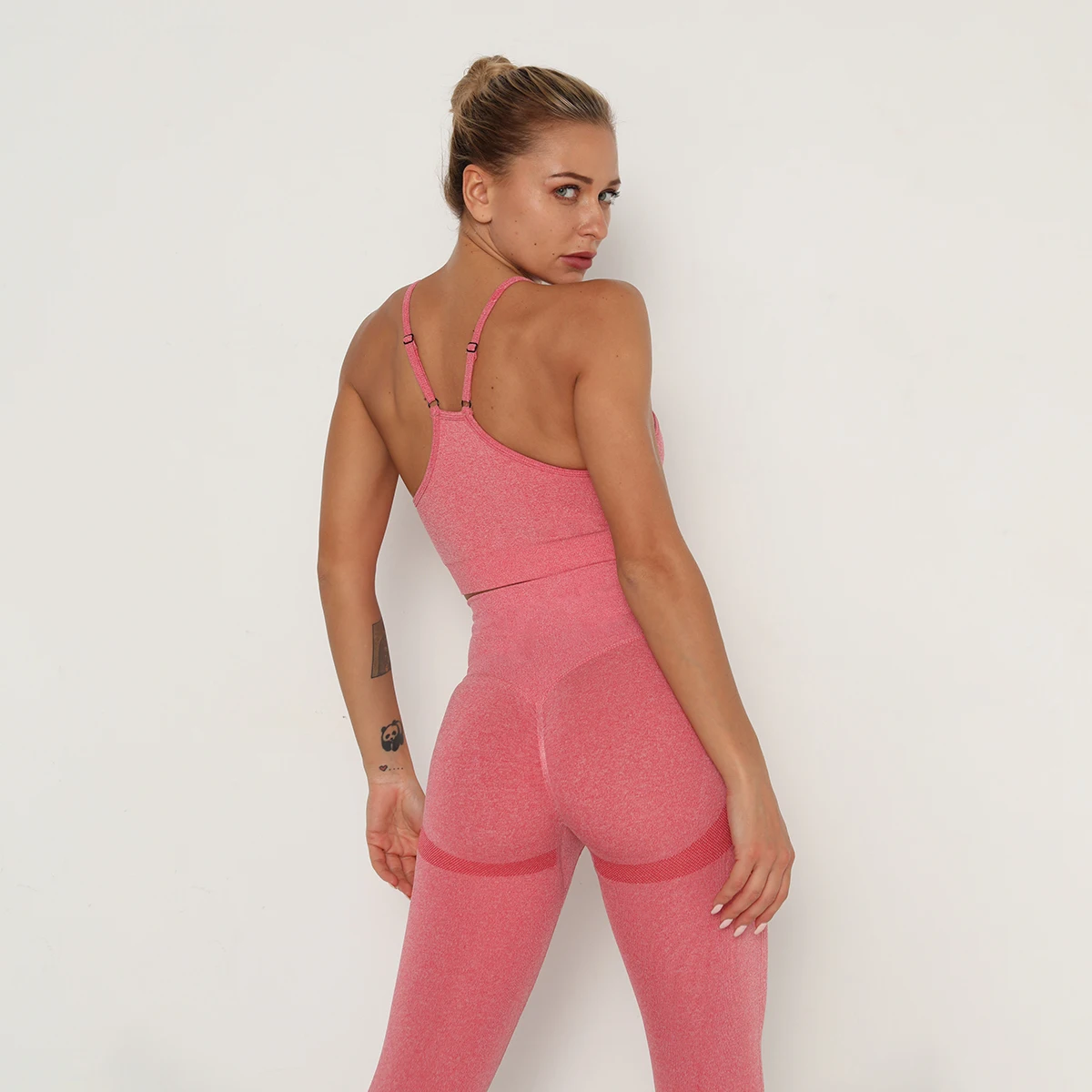 

Low MOQ Custom Logo Women Seamless Yoga Clothes Workout Fitness Running Clothing High Quality Yoga Set, 11 colors ready stock