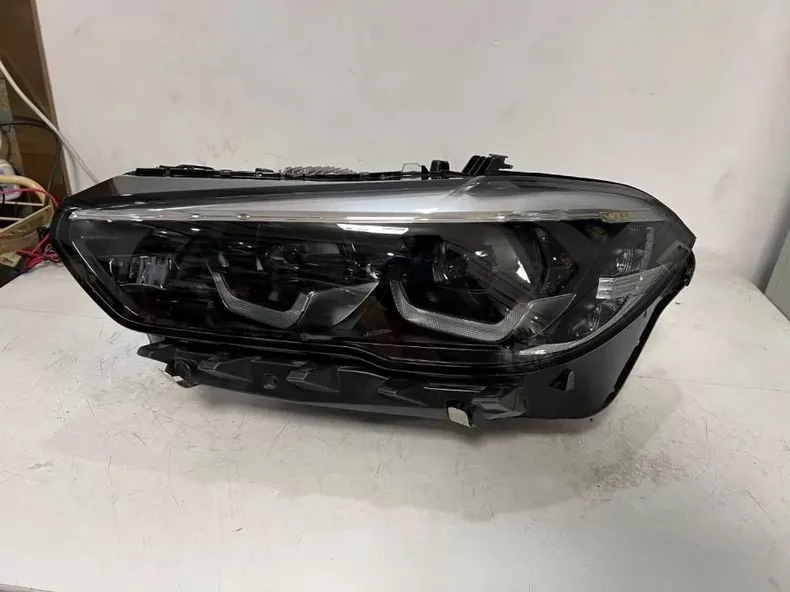 BMW G05 mid-spec headlight with auxiliary cornering light