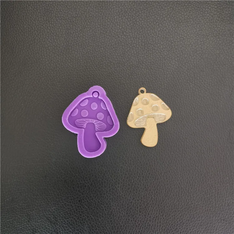 

Y2536 DIY Epoxy Resin Silicone Mushroom Keychain Mold, Random