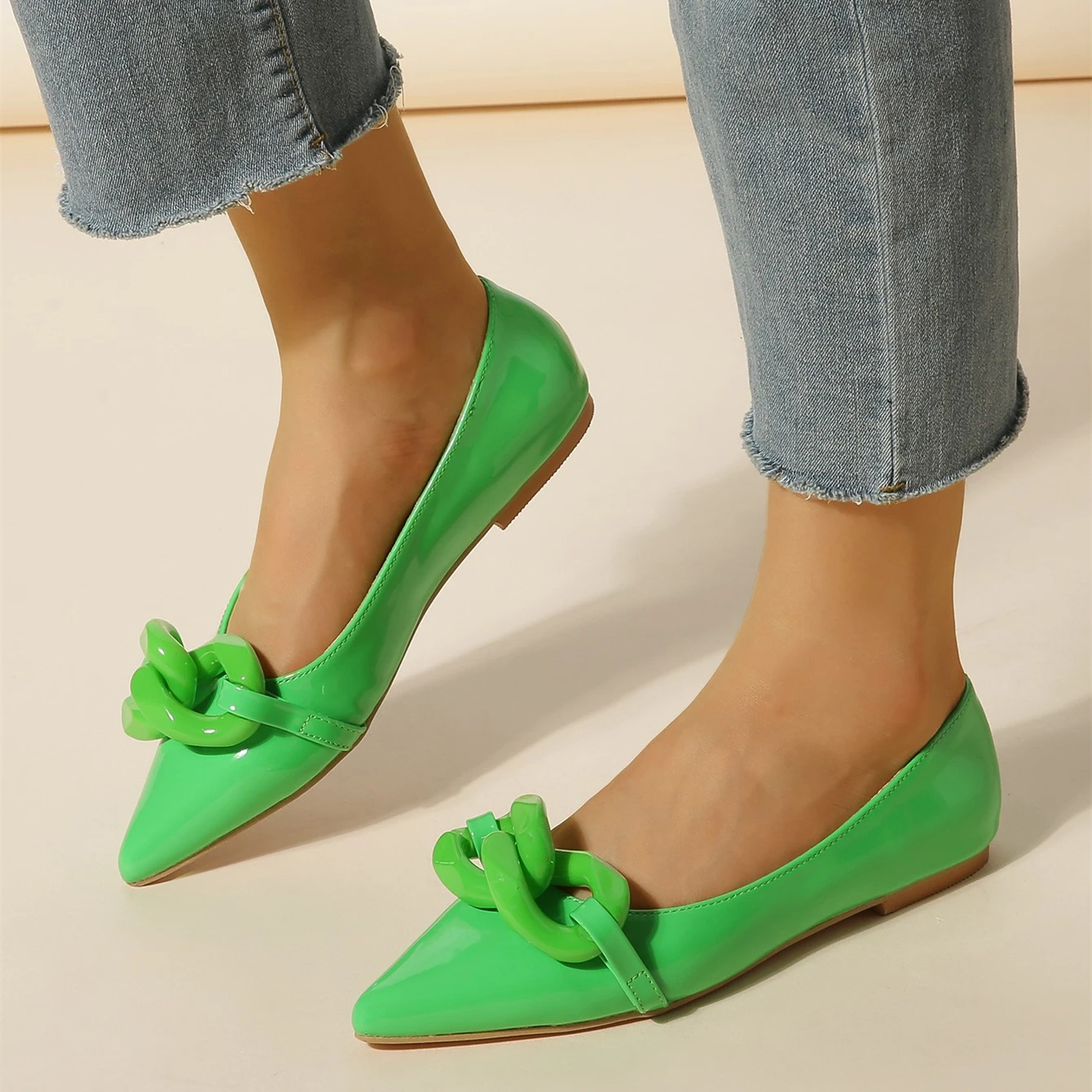 

YQY0244 Women Classic Solid Ladies Flat Shoes Chain Decorated Pointed Toe Designer Shoes