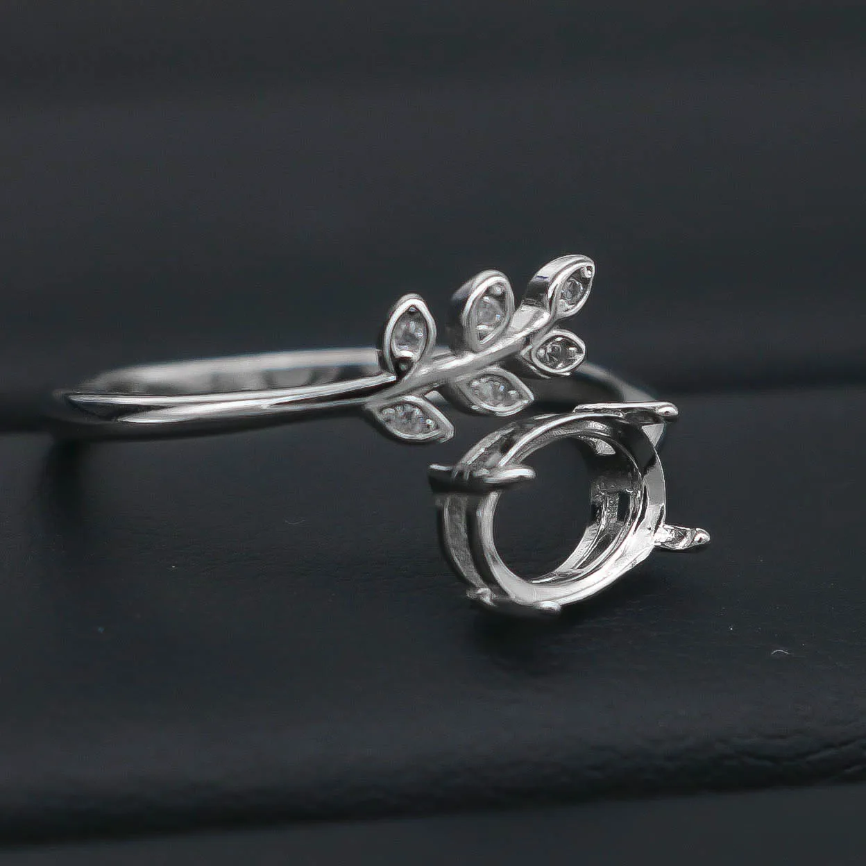 

S925 Empty Support ring 6*8 Hole with Four Claws and Six Zircons Silver Claw Setting Opening Ring for Inlay wholesale