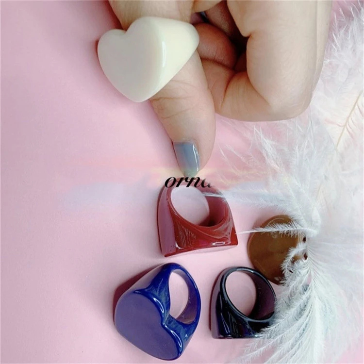 

Korean Retro Oval Plastic Silicone Finger Ring Personalized Geometric Resin Heart Charm Ring