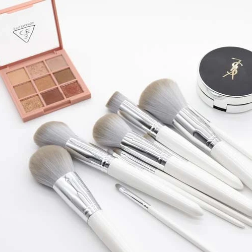 

2021 wear-resistant and durable fog professional makeup brush set, Silver