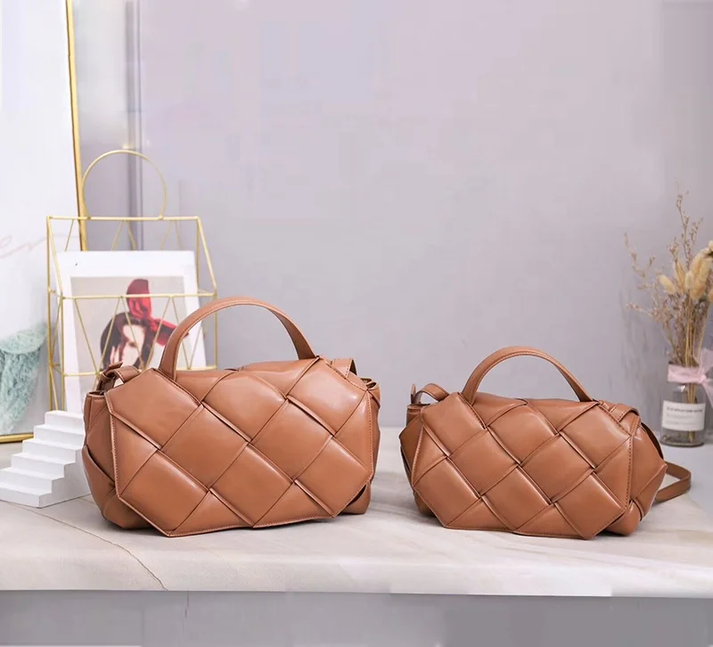 

Hot sale trendy luxury women hand bags for wholesale woven sling bag with chain
