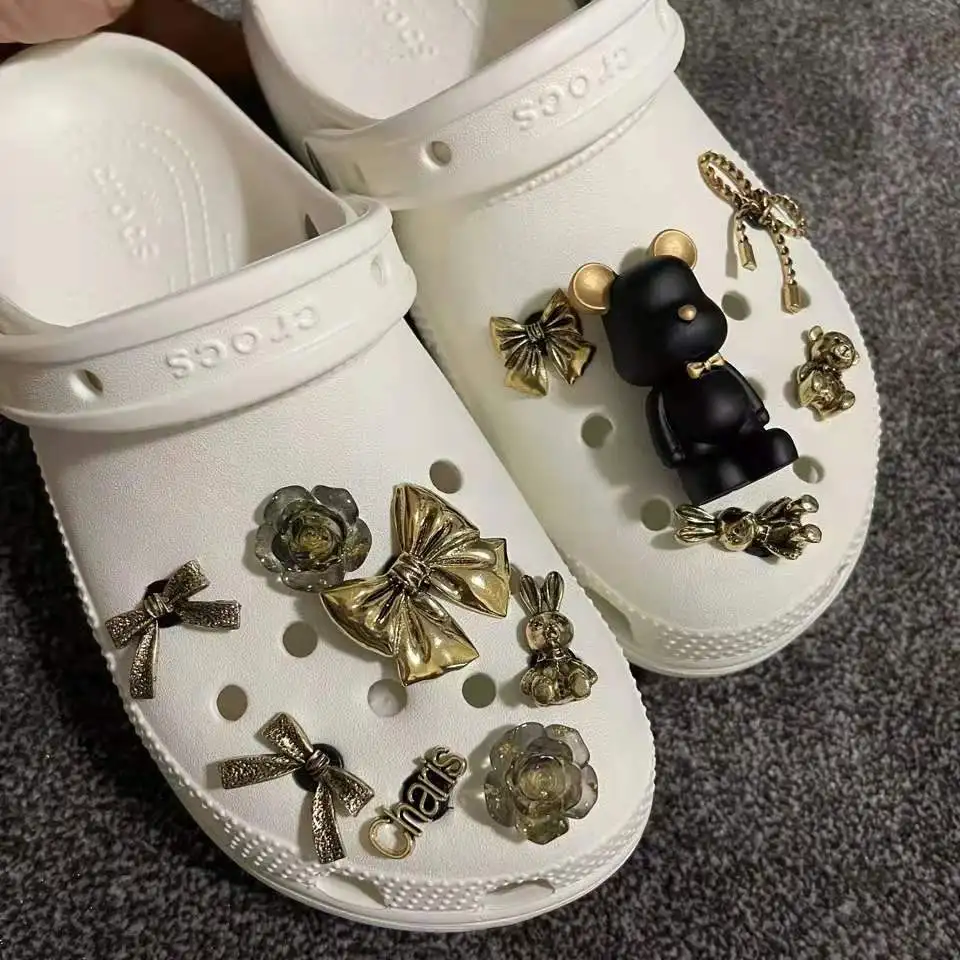 

Trendy DIY Croc Charms Designer Fashion Quality Women Shoes Charms for Croc Golden Chain Clogs Shoe Buckle All-match Kids Gift