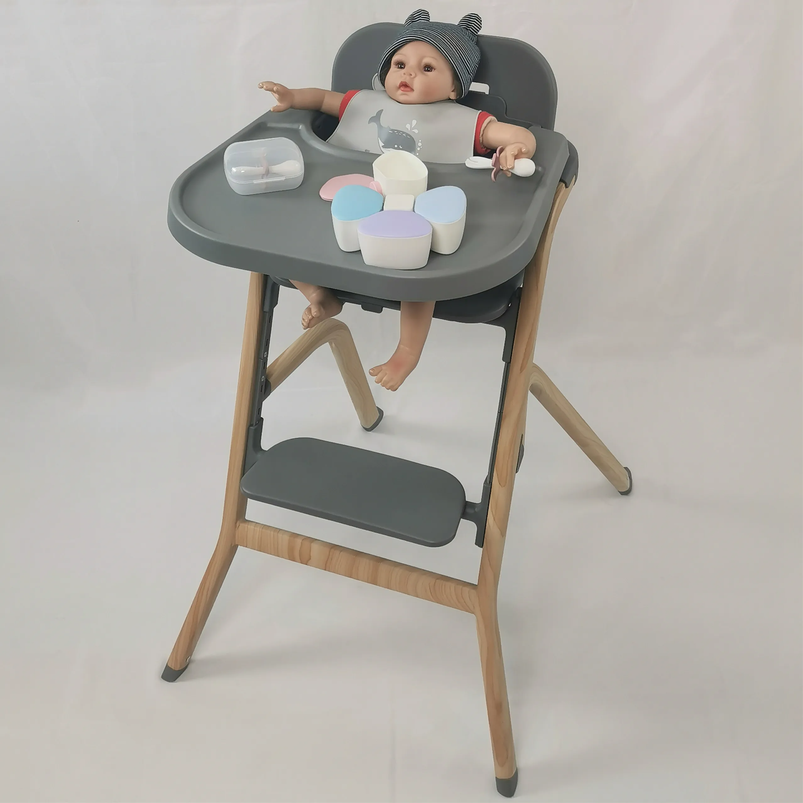 

Munchkin Float Easy Clean Foldable High Chair Ages 6 Months+ White