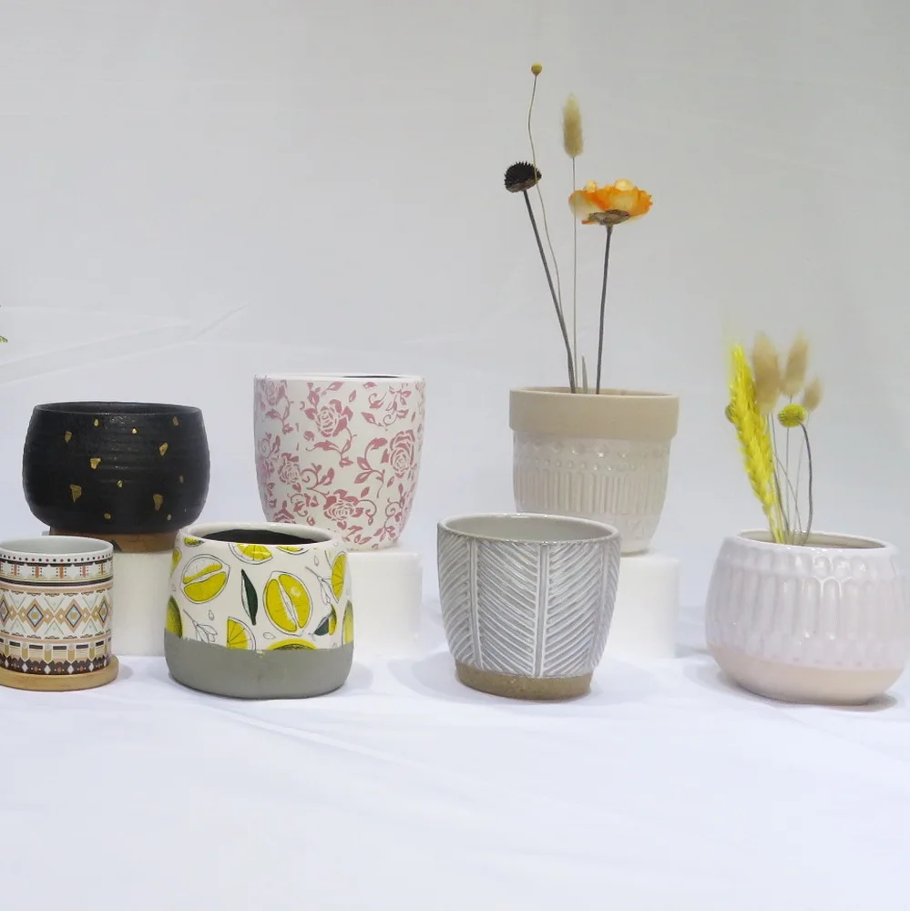 

Hot selling handmade matte black flower ceramic vases for home decoration, Customized