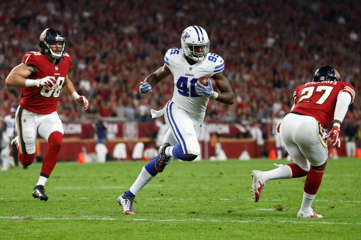 how long is football halftime