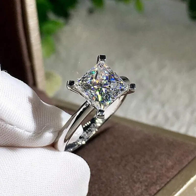 

Chen Rui Inlaid Square Zircon Diamond Ring Female Wedding Temperament First