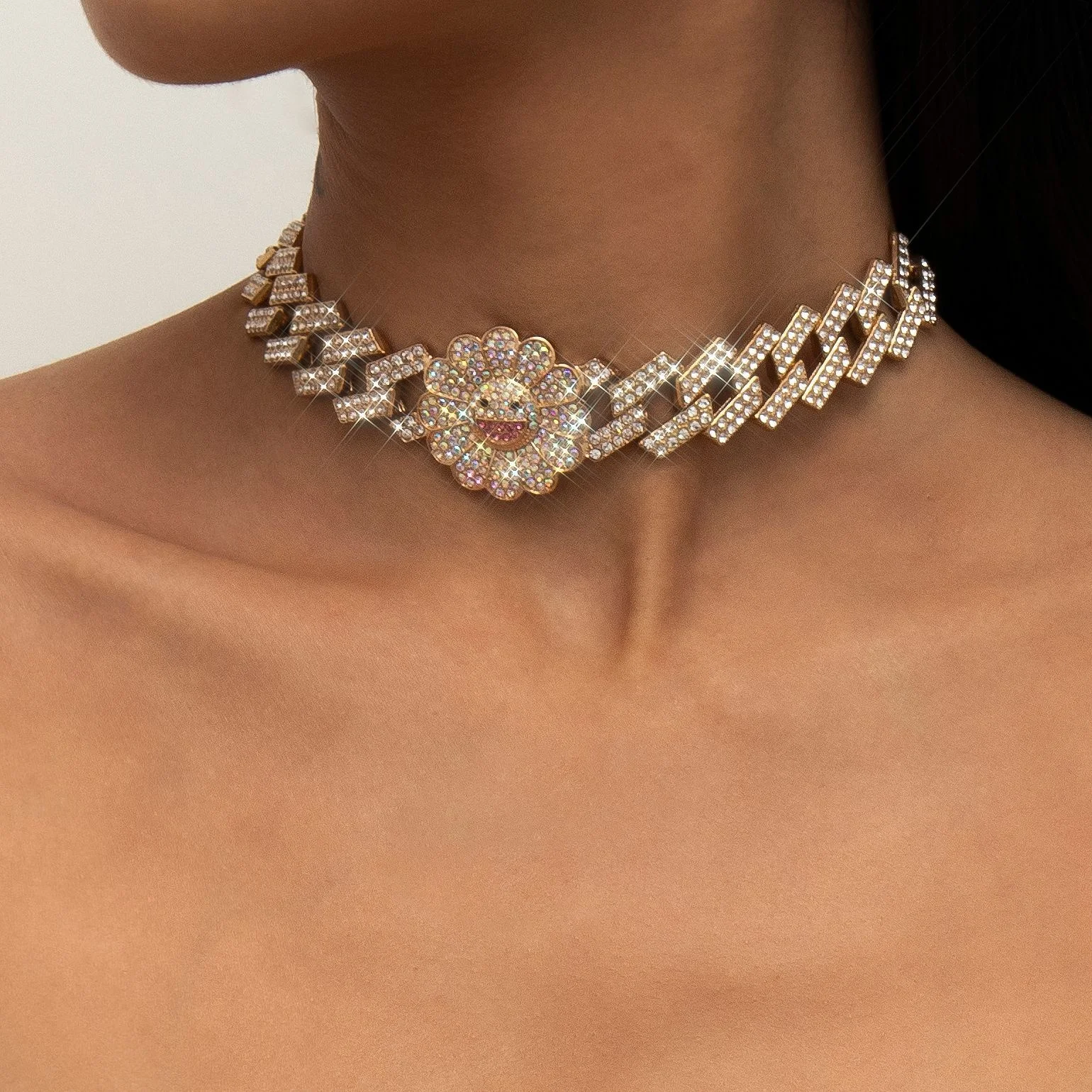

Wholesale womens luxury shiny rhinestone flower gold chunky chocker jewelry necklace