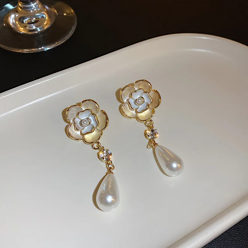 

fashion elegent flower long pearl earrings
