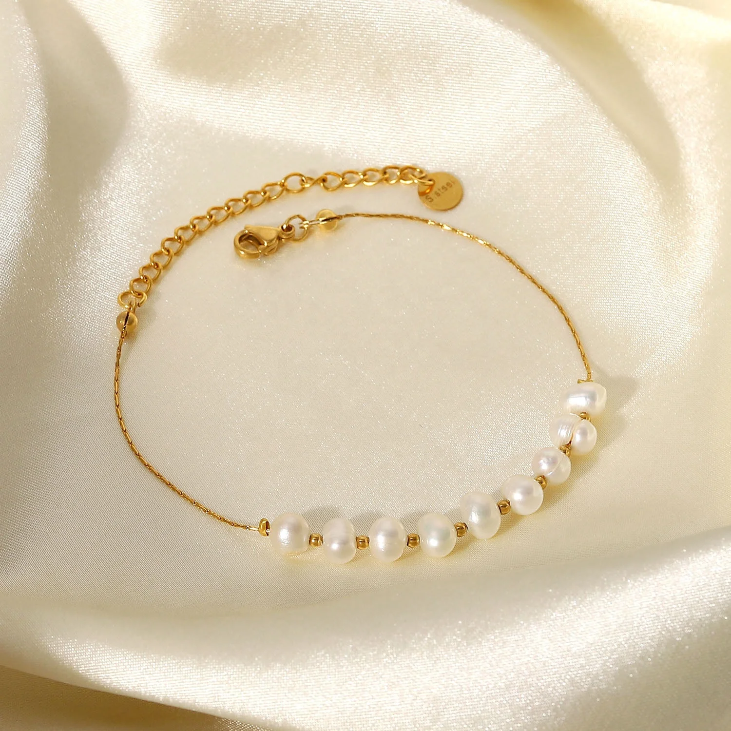

Hot Selling Delicate 18K PVD Gold Bracelet Women Luxury Handmade Stainless Steel Baroque Natural Freshwater Pearl Bracelet