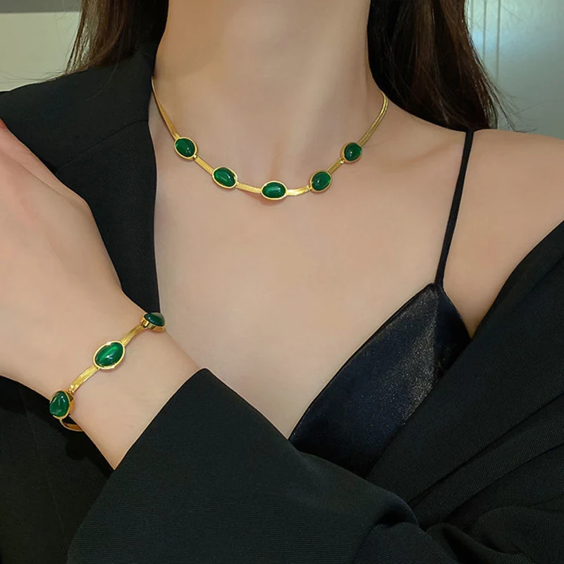 

Finetoo Vintage Emerald Blade Chain Bracelet Necklace Set Luxury Gold Stainless Steel Jewelry Set for Women's Gift