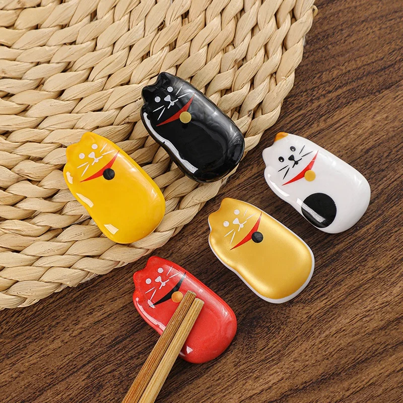 

2023 new fashion Lovely design cute Lucky cat ceramic chopsticks rest for kitchen restaurant home ornament ZAKKA