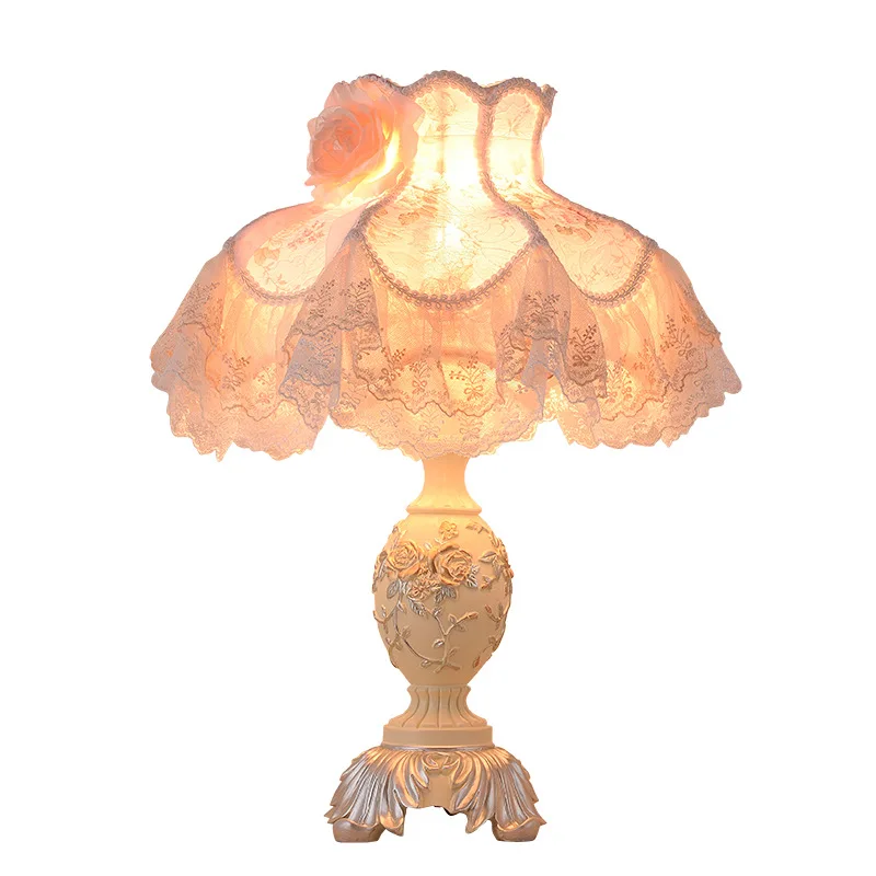 

European style resin desk lamp bedroom bedside lamp Princess creative Korean wedding room lamp lovely Lace Wedding Gift