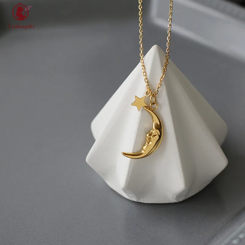 

Custom Gold Plated Moon Star Choker Necklace Stainless Steel Embossed Portrait Crescent Moon Pendant Necklace