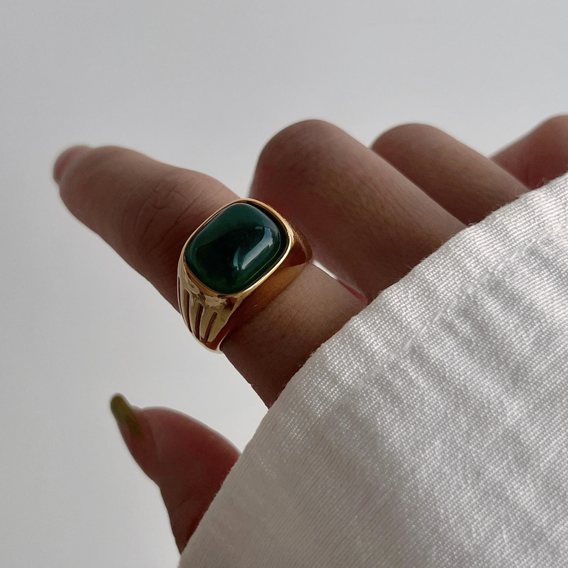 

2022 Dazan New Ins 18k Gold Plated High Tarnish Free Stainless Steel Medieval Court Style Vintage Green Jade Ring for women