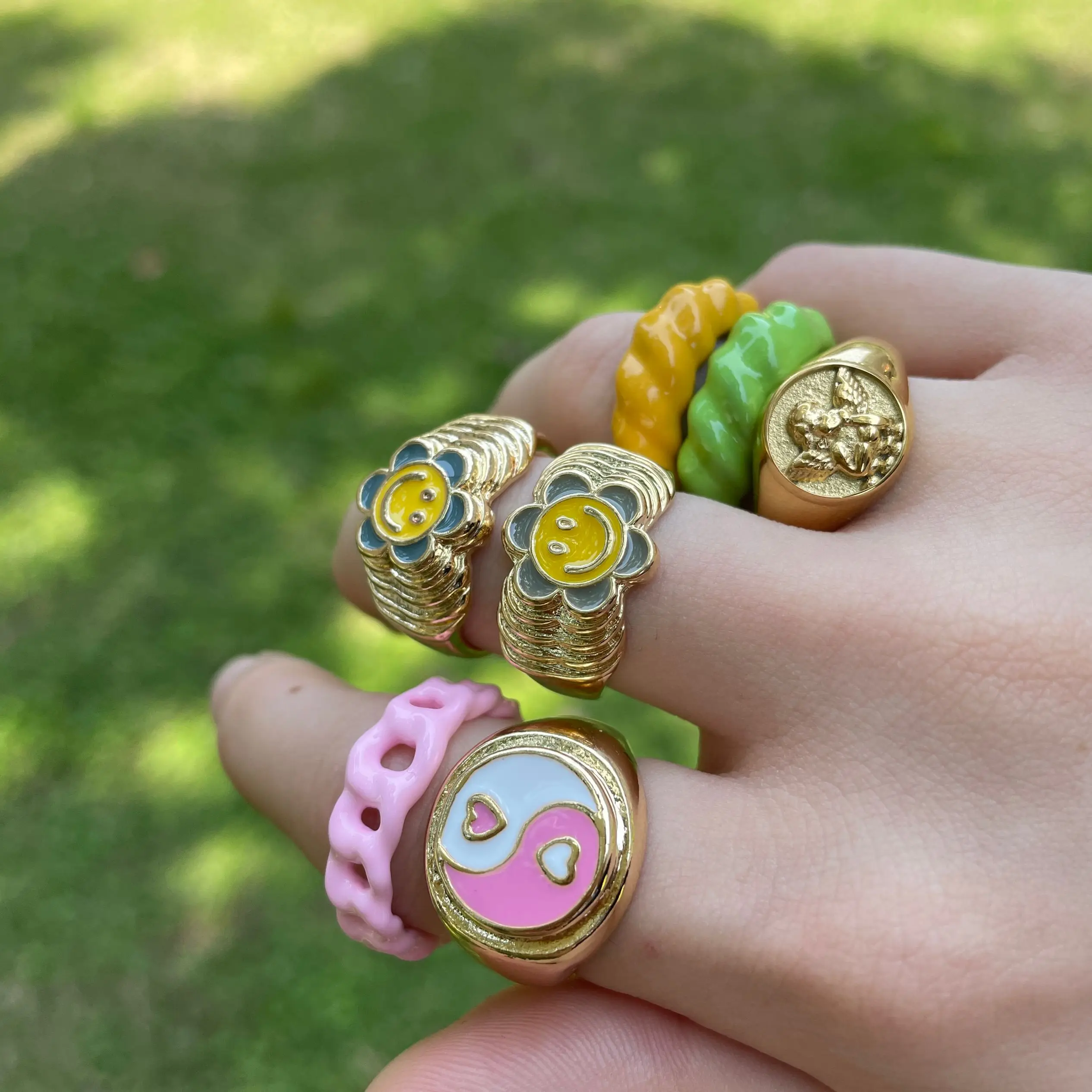 

2021 new fahsion design smiling face flower the aureate of lady girl of INS lovely ring, Picture