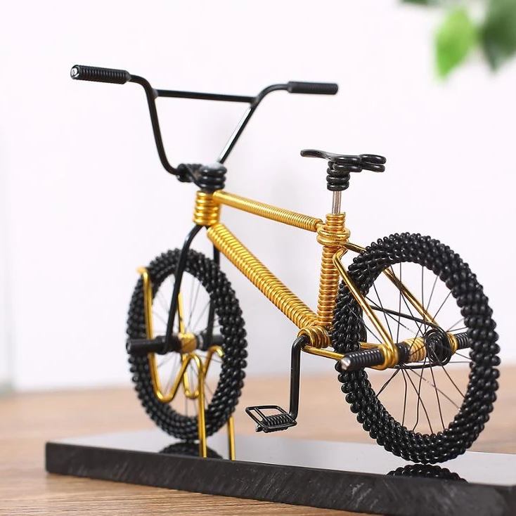 
2020 High Quality Antique Iron Handmade Metal Craft Model Bicycle & Luggage On Top Gift Wholesale Home Decoration 