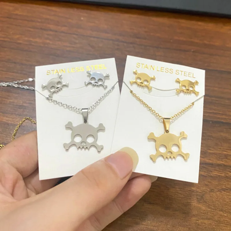 

Jewelry Set fear Retro 18K gold plated necklace and earrings Skull pendant chain Halloween accessories for women