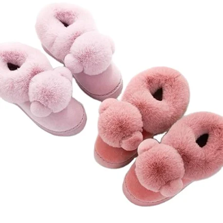 

Warm and comfortable lady's non-skid coral velvet slippers in winter