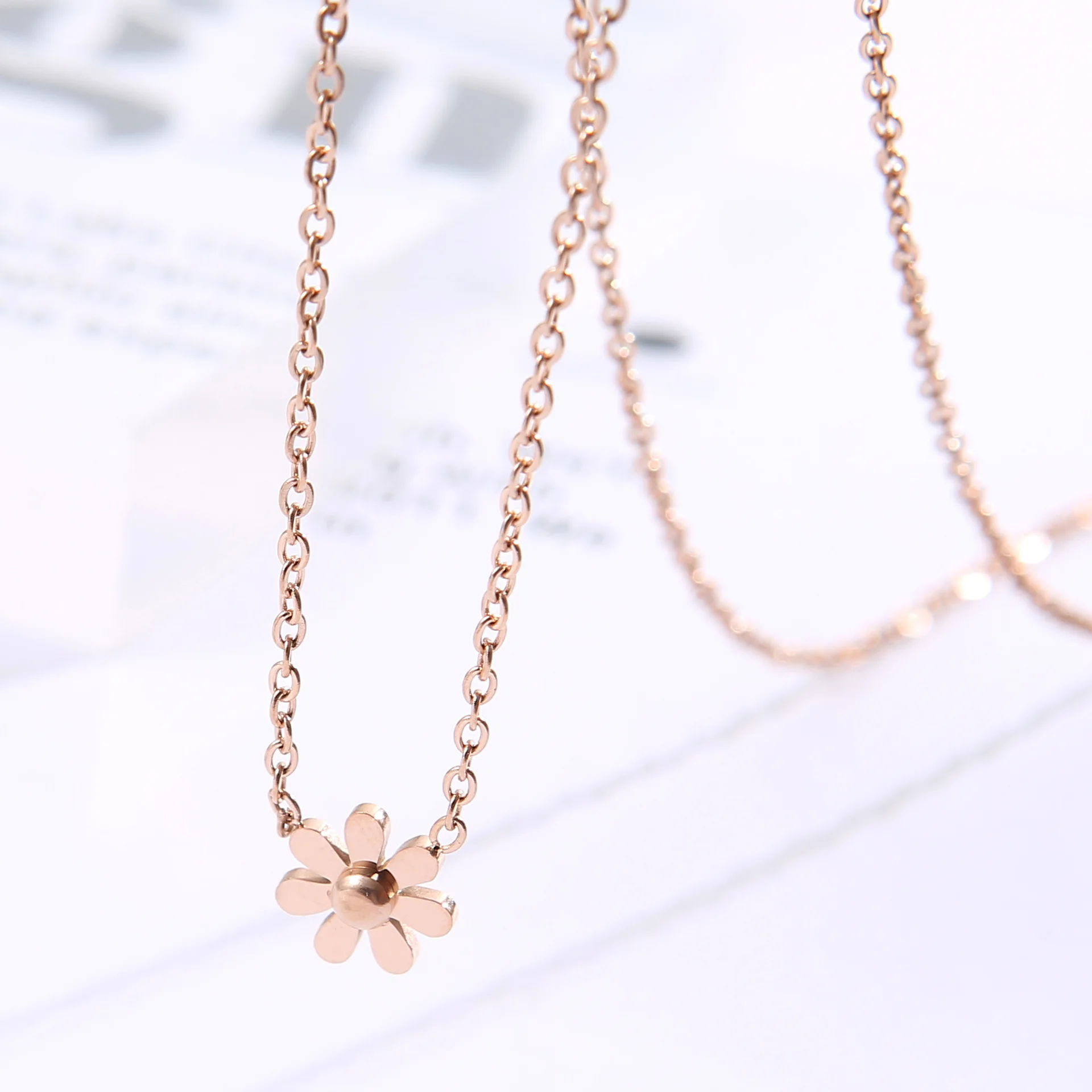 

Simple Sunflower Pendant Necklace Jewelry Stainless Steel Rose Gold Plated Daisy Necklace For Women