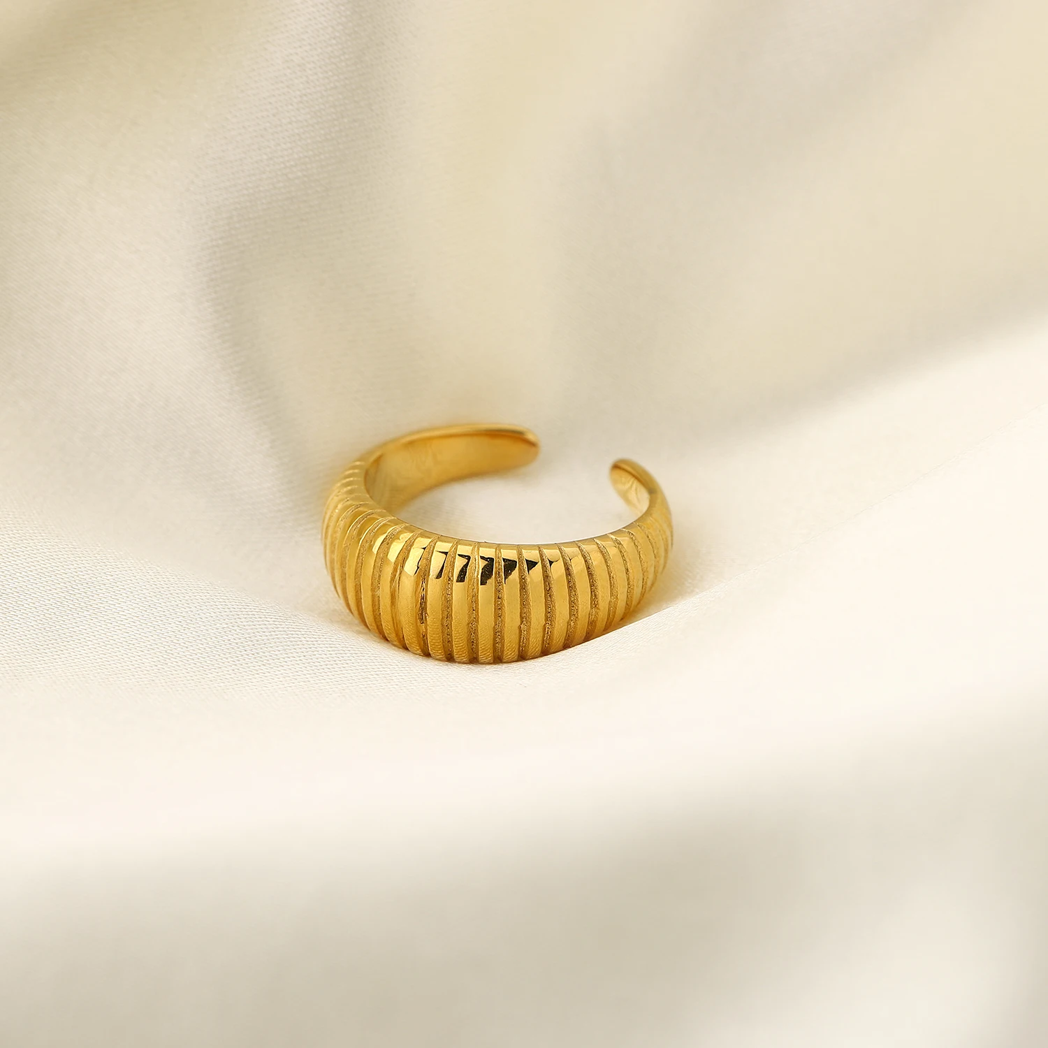

Unique Thick 18K Gold Plating Stainless Steel Croissant Striped Ring Engraved stripes chunky ring