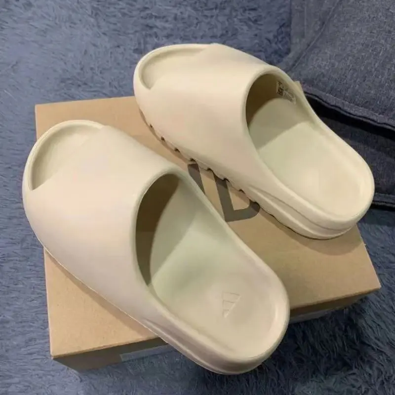 

Summer Slipper Popular logo slippers sandals New & Original, Customized color