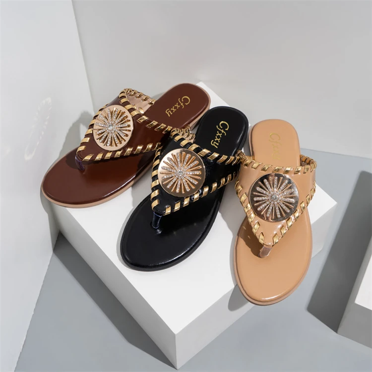 

Fashion Metal Flat Slipper Pu Waterproof Beach Ladies Shoes Casual Women Flip-Flops Slippers