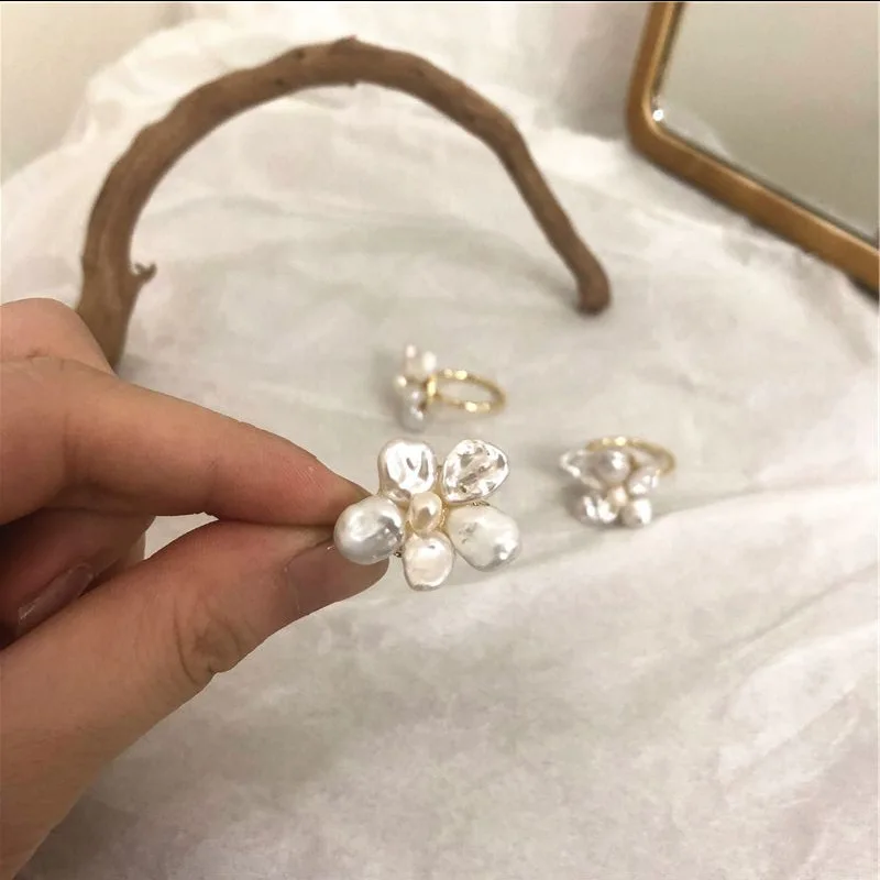 

Vintage Elegant French Lady Style Design Ring 14K Gold Plate Ring Baroque Pearl Flower Natural Pearl Eternity Premium Ring, Picture