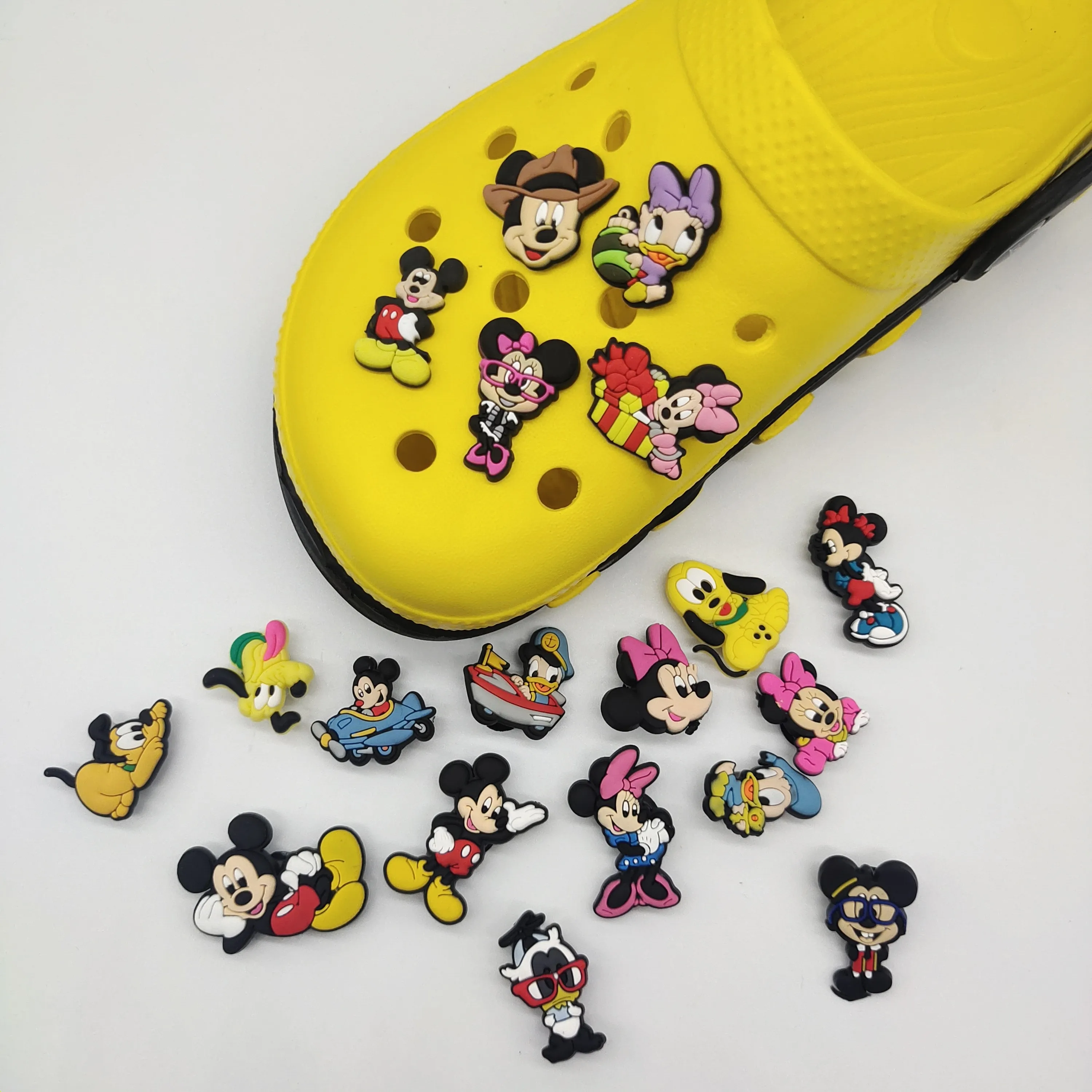 

Stock Cartoon mickey Design Donald Duck PVC Rubber Shoe Charms wholesale gibz Decorations For Clog Shoes, As picture