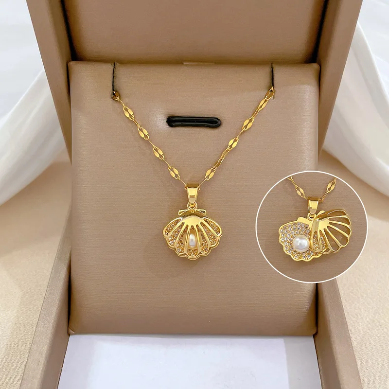 

2023 Summer Beach 18K Gold Color Necklace With Stainless Steel Chain Jewlery Pearl Shell Pendant Necklace For Women