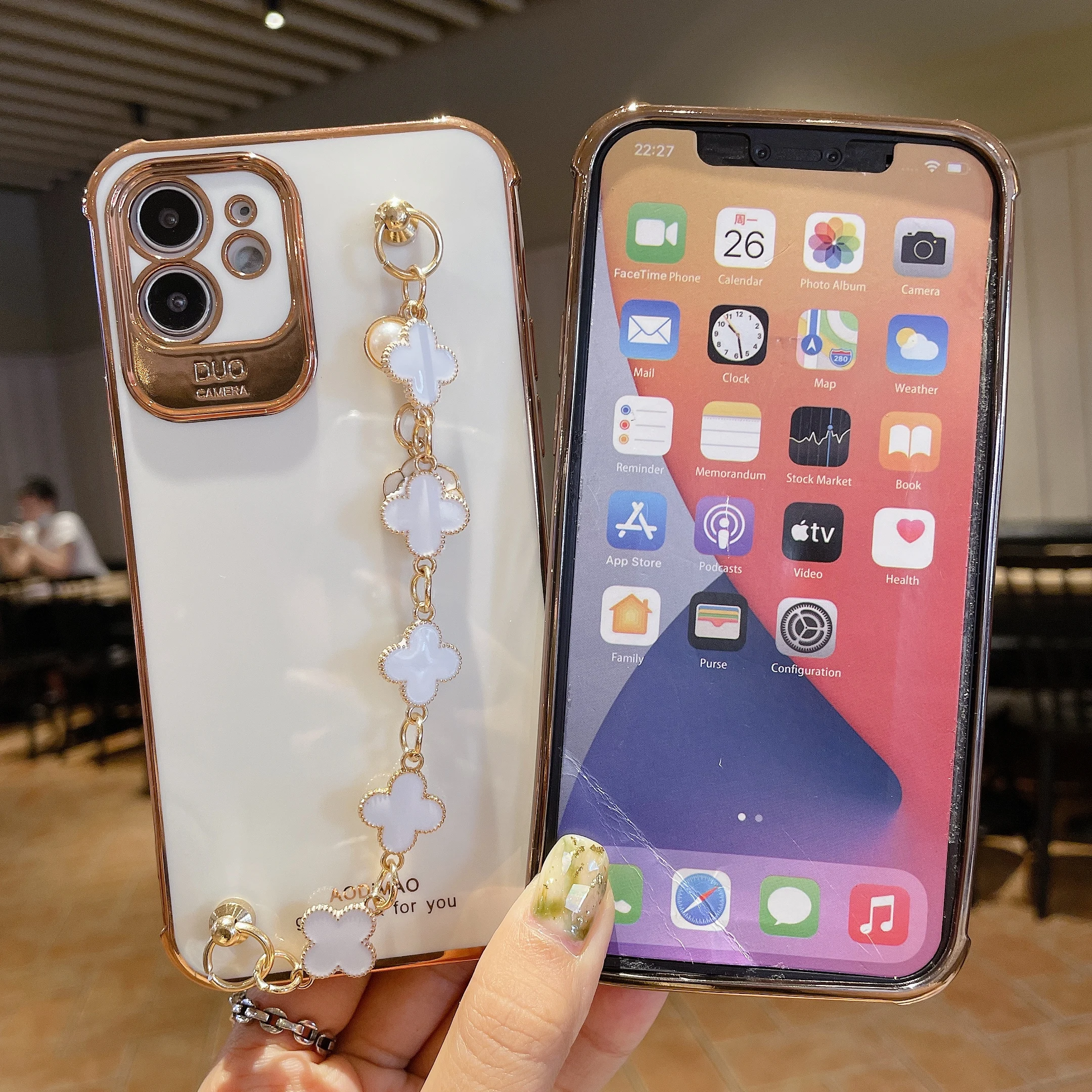 

2021 Luxury Flower Bracelet Silicone Cellphone Cover For iphone 12 11 Pro Max X Xs Mobile Phone Case