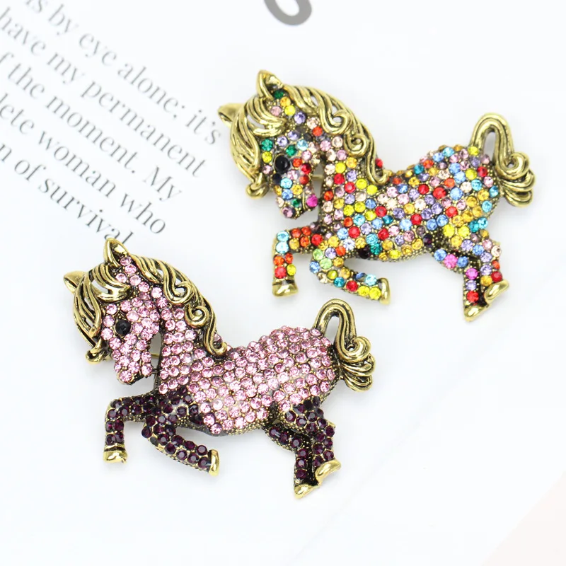 

European and American new retro diamond-encrusted pink pony brooch, couple clothing and animal cartoon pin
