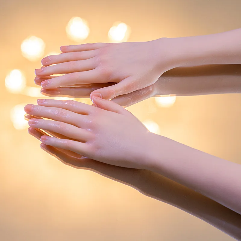 

Nail silicone practice hand model bend band joint matching nail piece practice silicone prosthetic hand model, As picture show