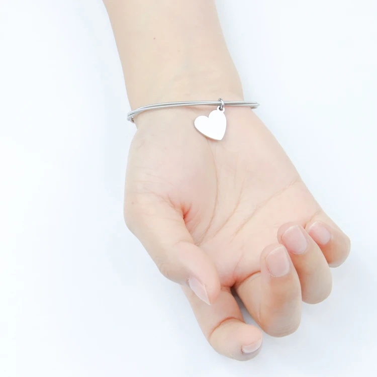 

Amoryubo Wholesale Stainless Steel Heart Pendant Three Layers Pendant Spring Bracelet Jewelry