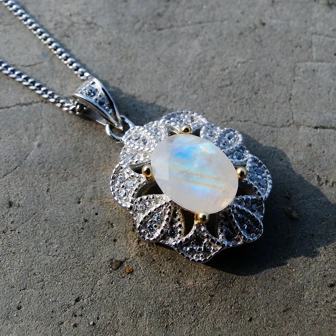 

Holiday Gift 925 Sterling Silver Rainbow Color 6x8mm Natural Moonstone Pendants Jewelry Pendant