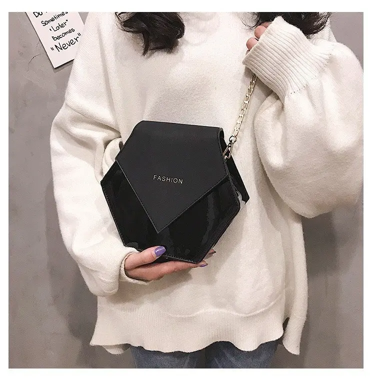 

2020 woman PU slingbag fashion chain bag hexagon shaped banquet bag with english words print, Different color