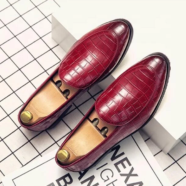 

2021 spring new red men's leather shoes stone pattern shiny men's casual leather shoes shallow mouth wear-resistant men's shoes, Red green black