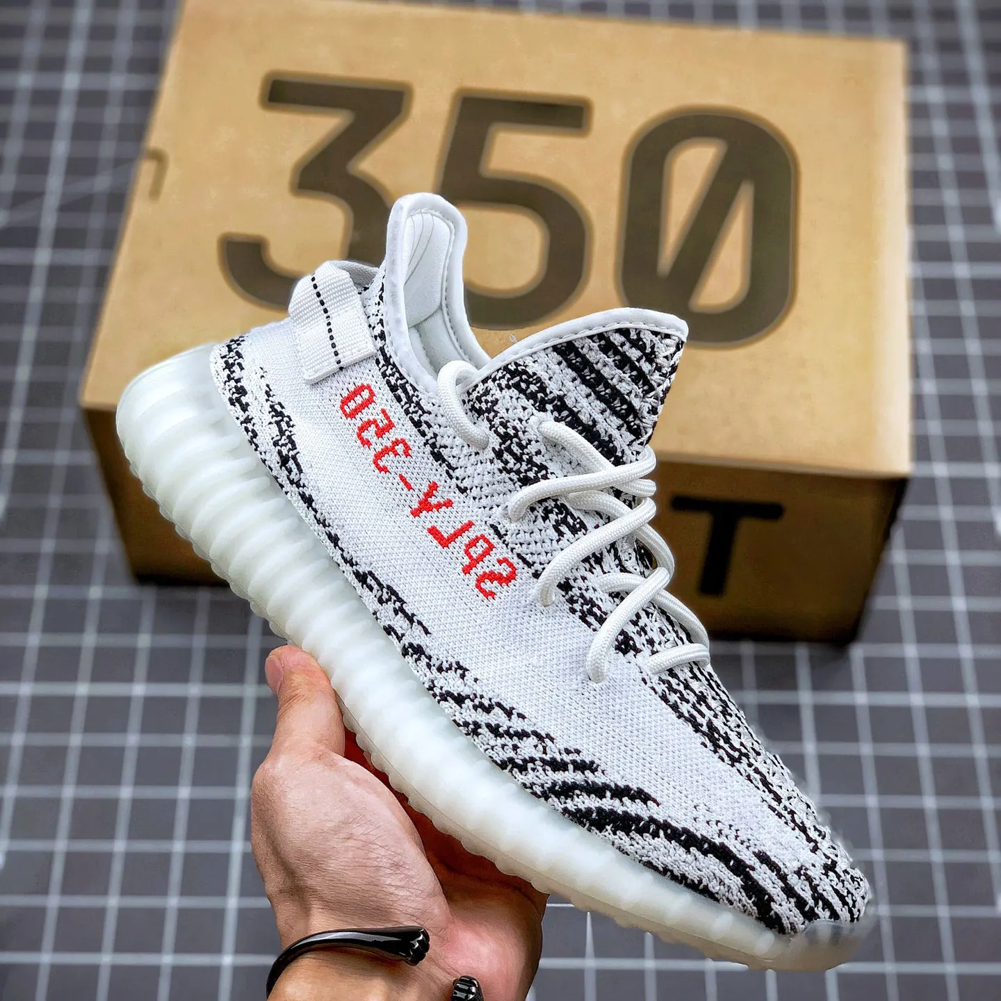 

2022 Top Selling Casual Yeezy 350 Aj Sb Air Pro Lighting Canvas Trendy OEM Color Style Manufacturer Yeez 350 Yeezy 350 v2y