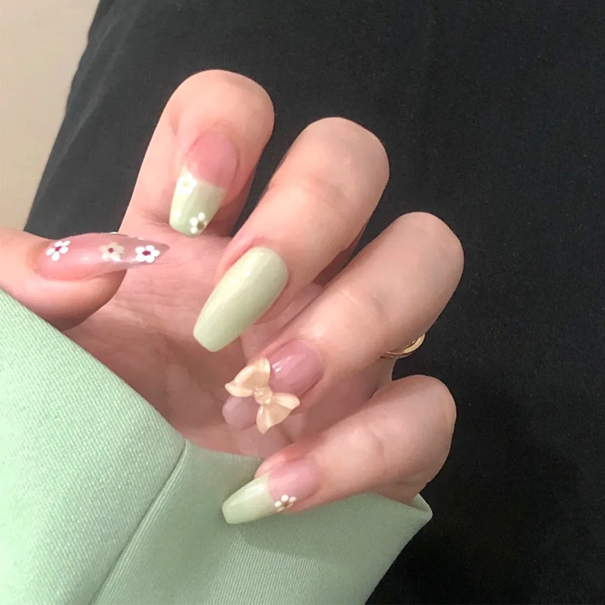 

2022 Ebay Valentine 24PCS Fakenails French Cute Flower Fake Nails with 3D Bow Long Coffin Green Artificial Nail Tips