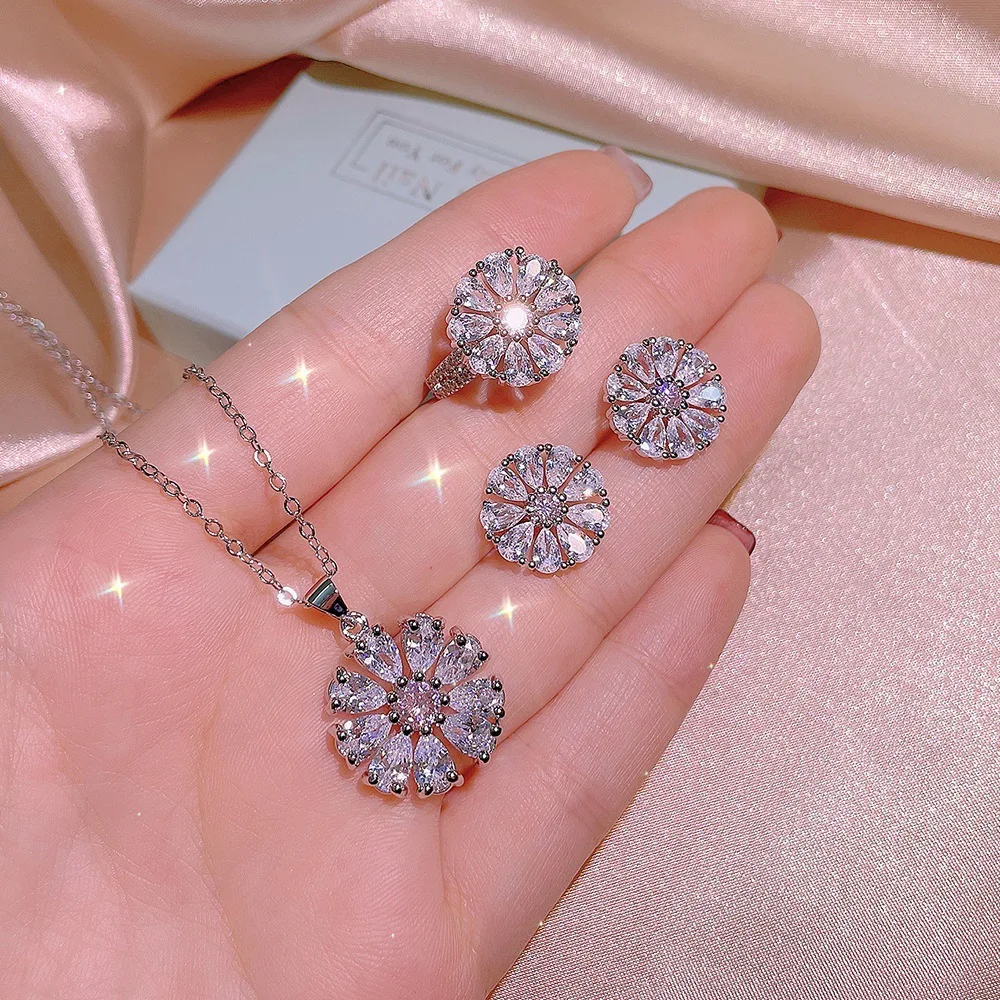 

2023 Hot Fashion Jewelry Set Pink Zircon Diamond Necklace Set Light Luxury Sun Flower Earrings Necklace Set for women